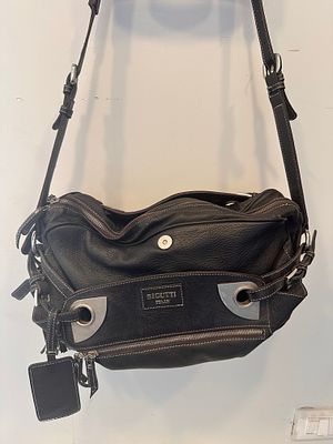 ‏תיק עור איטלקי Vintage באיכות נדירה. ‏תיק עור בעבודת יד בצורת גליל, קפסולה עם פירזולי מתכת 