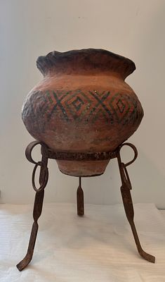 Palestine – A massive and extremely rare Palestinian clay jar from the early 20th century 