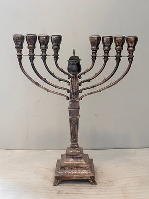 ‏יודאיקה-חנוכיית כסף Vintage איכותית, מרהיבה, ככל נראה איטלקית משנות ה-50. חנוכיה יפה ואיכותית 