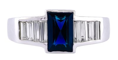 18kt ring with natural sapphire, IGN certified, and 0.75ct diamonds. Vintage ring with natural 