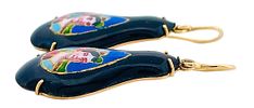 Late 19th-century antique earrings with 18kt gold miniature. Authentic antique earrings from the Image - 4