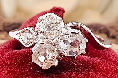 Platinum ring with Old Mine diamonds 1.18 ct. Art Deco ring from the 1930-1940 period in 