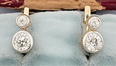 18k gold and silver stud earrings with 2.60ct Old Mine diamonds. Antique-style stud earrings in 