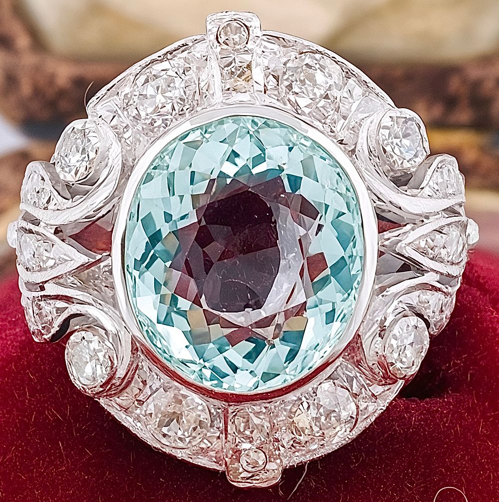 Art Deco style platinum ring with aquamarine and diamonds. Antique art deco style ring from the 
