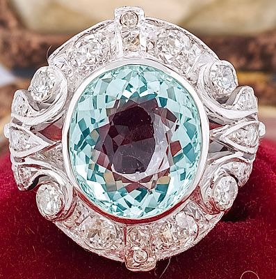 Art Deco style platinum ring with aquamarine and diamonds. Antique art deco style ring from the 