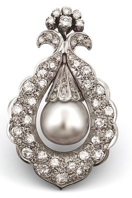 18kt gold Art Deco pendant, 15.88 g, with pearls and 3.00 ct diamonds. Antique Art Deco pendant 
