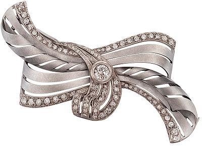 Art Deco brooch 18kt 15.31 g with diamonds 1.40 ct. Authentic antique bow brooch, Art Deco 