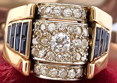 Deco-style 18kt gold ring, weight 9.52g, with Old Mine diamonds 0.50 ct and sapphires. 1940s 