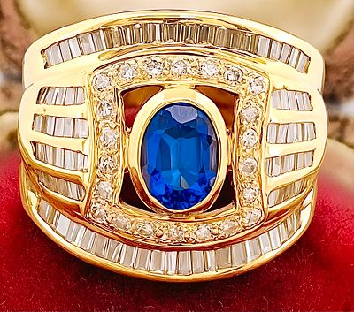 Vintage ring, 9.89 g band with sapphire and 1.13 ct diamonds. Yellow gold 18kt band ring. 