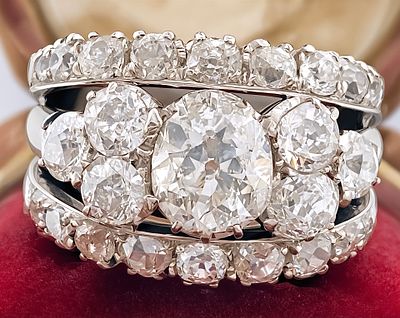 Antique 1930 ring in 18kt white gold, 14.48 g, with Old Mine diamonds totaling 5.10 ct. Antique 