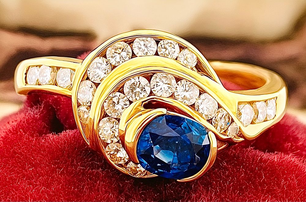 Vintage 18k gold ring with sapphire and diamonds. Yellow gold 18kt contrarie ring. An extremely 