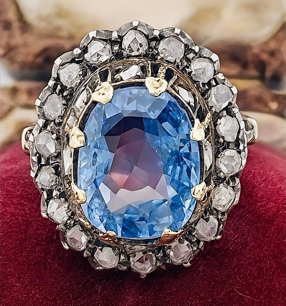 Antique Victorian ring from the late 1800s in 18kt gold and silver with a natural Sri Lankan 
