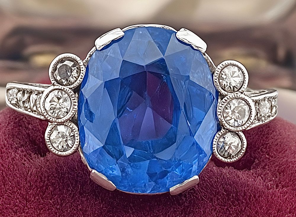 Antique ring from the early 1900s with a natural Burmese sapphire, CISGEM certified, in 