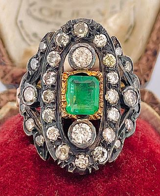 Antique ring from the late Victorian period, late 1800s, in 12kt yellow gold and silver. Antique 