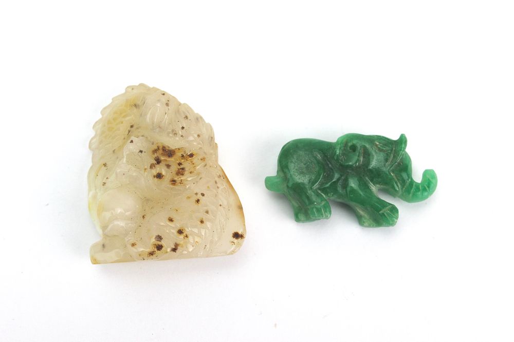 Lot 227: Agate Carving & Jadeite Elephant Pendant