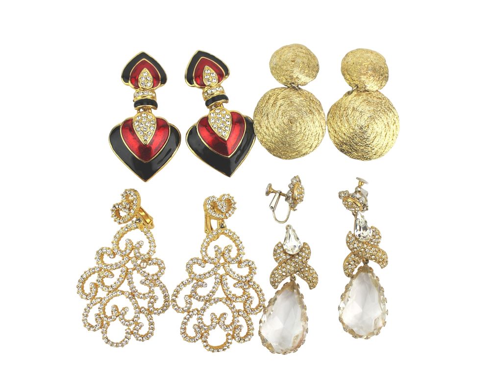Lot 319: FOUR PAIRS OF COSTUME JEWELEY EARRINGS