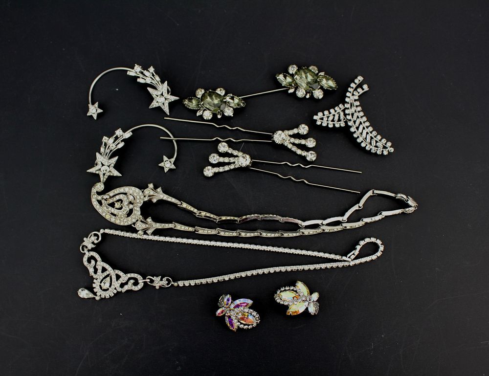 Lot 321: Lot of Assorted Vintage-Style Fashion Jewelry