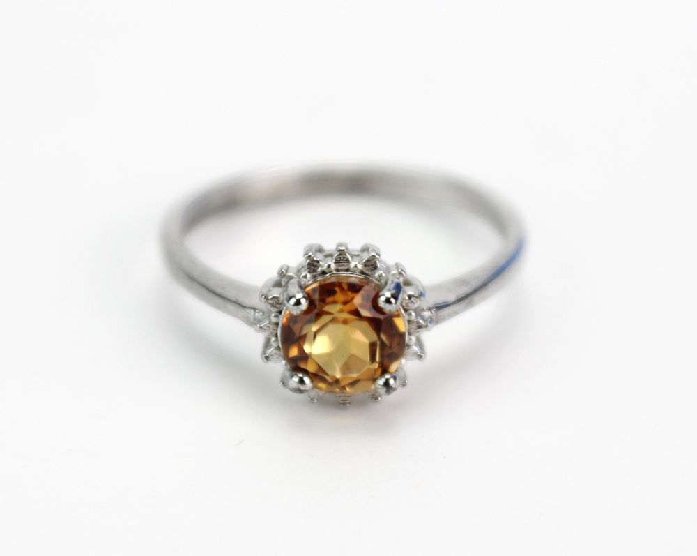 Lot 361: CITRINE SUNBURST RING IN STERLING SILVER