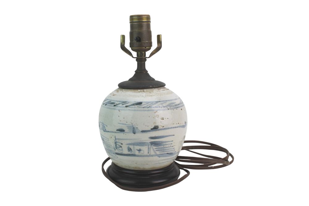 Lot 387: Chinese Blue & White Pottery Table Lamp