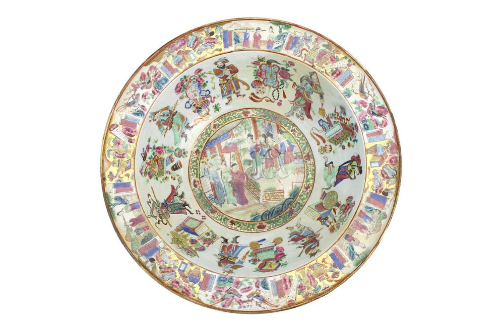Lot 390: Chinese Export Rose Mandarin Basin