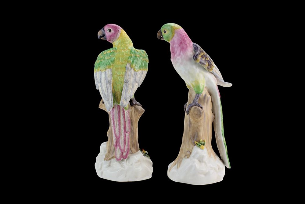 Lot 460: Chelsea House Porcelain Parrot Figurine Pair