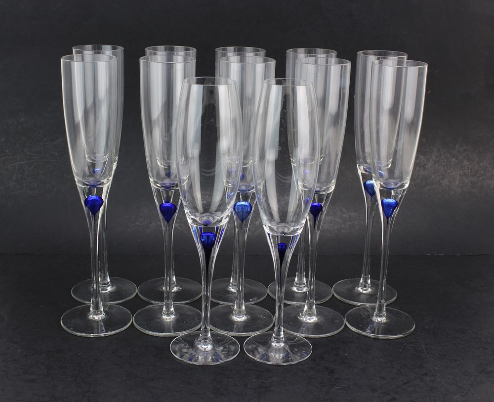 Lot 462: 12 Glass Champagne Flutes incl. Orrefors Pair