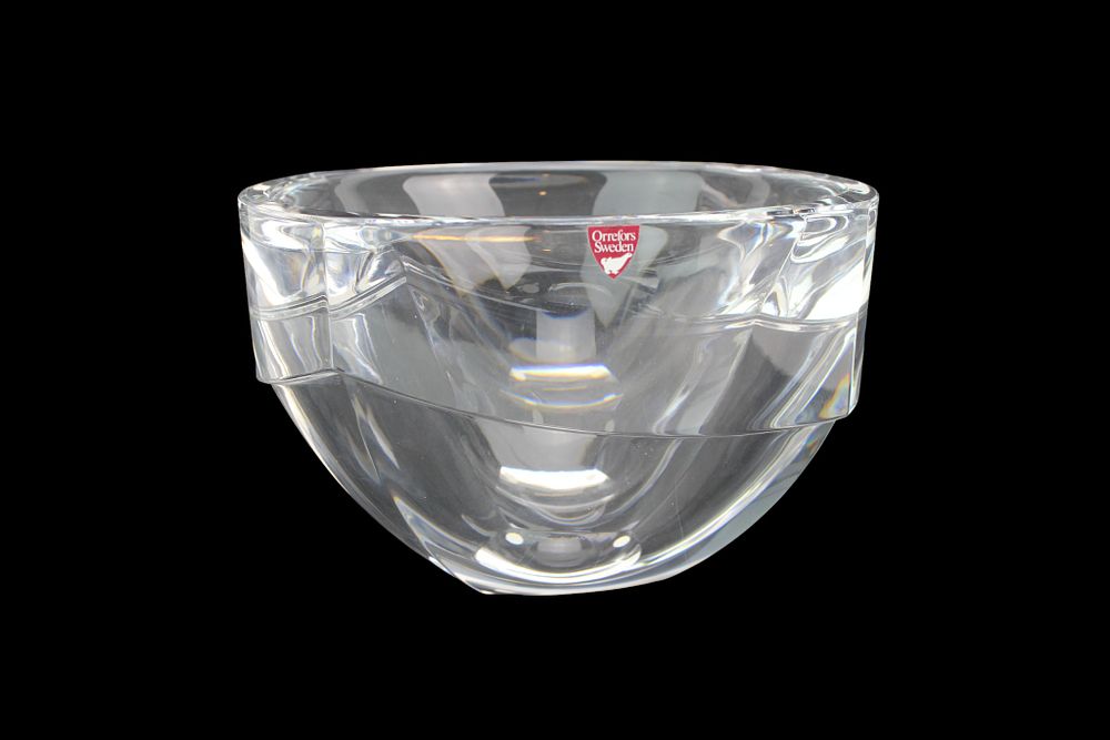 Lot 470: Orrefors Sweden Crystal Bowl “Lancelot”