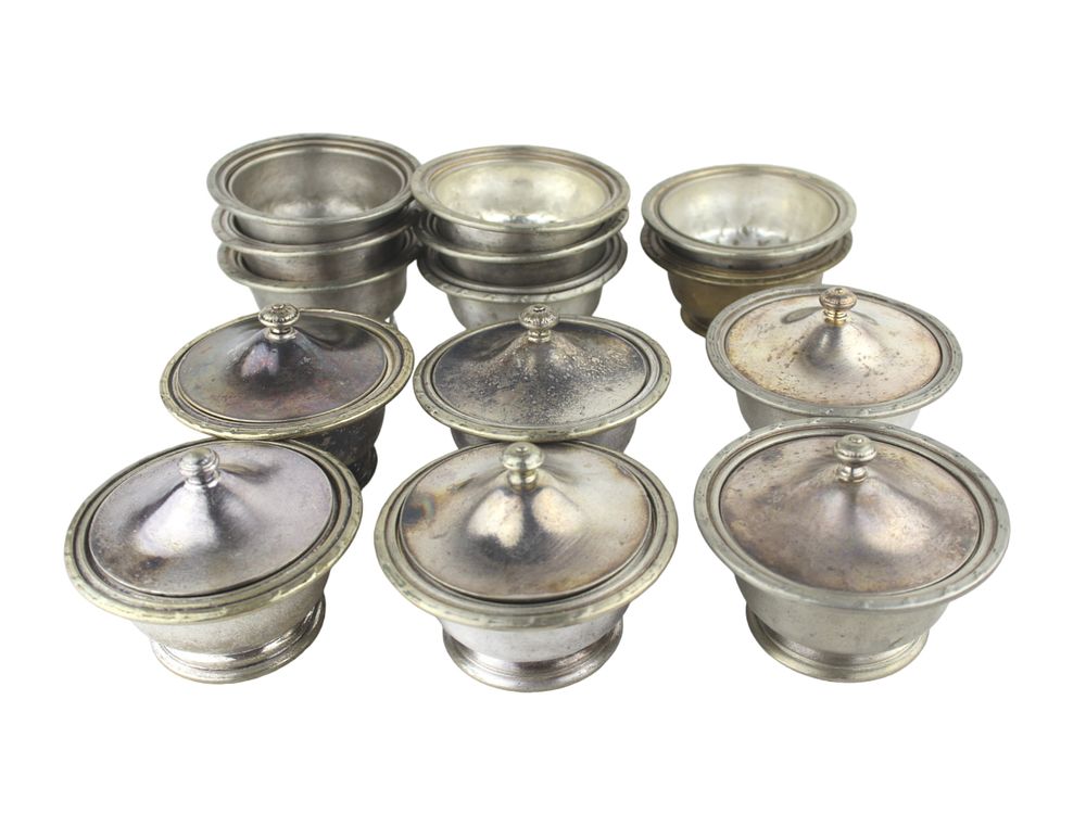 Lot 575: 14 PCS Lunt Silver Plated Sugar Bowls