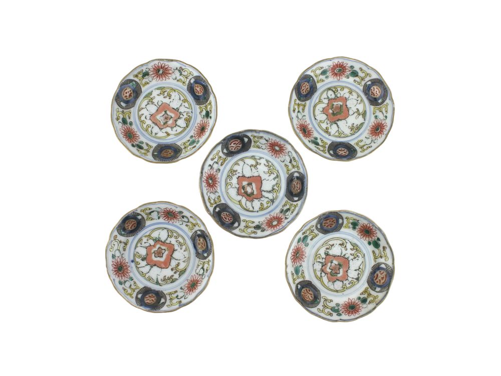Lot 579: Five Small Imari Saucer Dishes