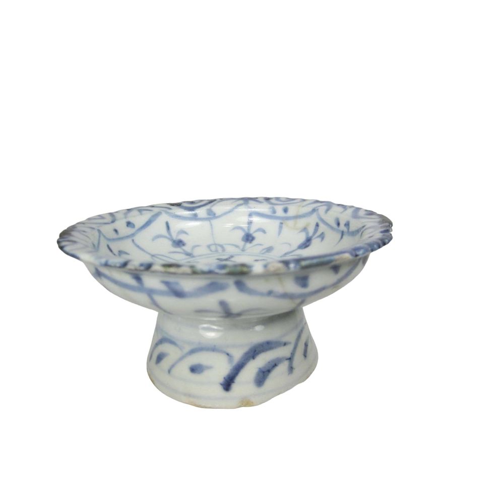 Lot 591: A Chinese Blue & White Stem Dish