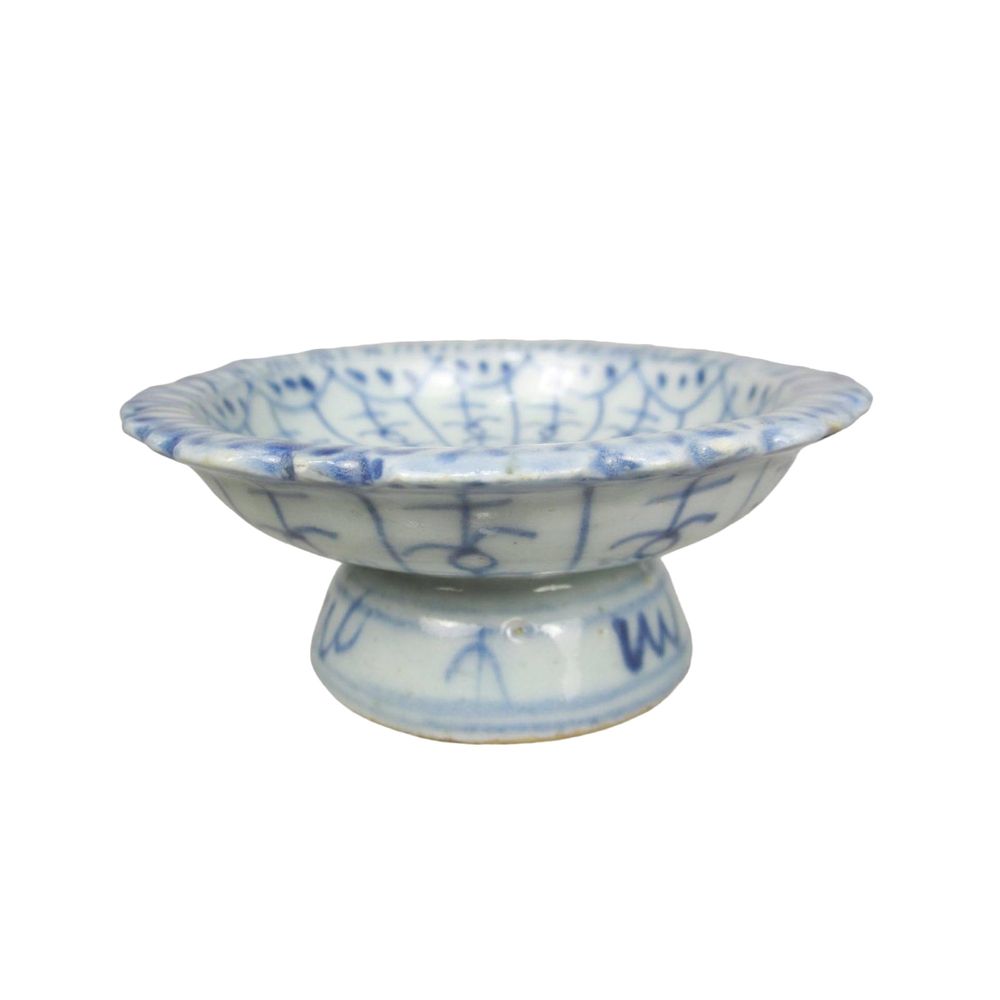 Lot 592: A Chinese Blue & White Stem Dish