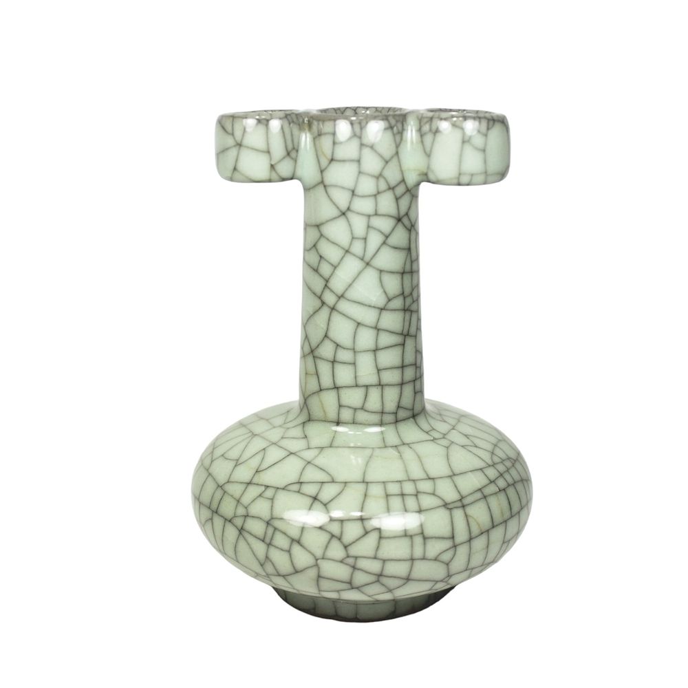Lot 597: Chinese Ge-Type Crackle-Glazed Arrow Vase