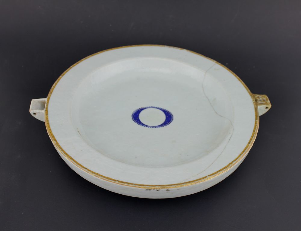 Lot 602: A Chinese Export Porcelain Warm Dish