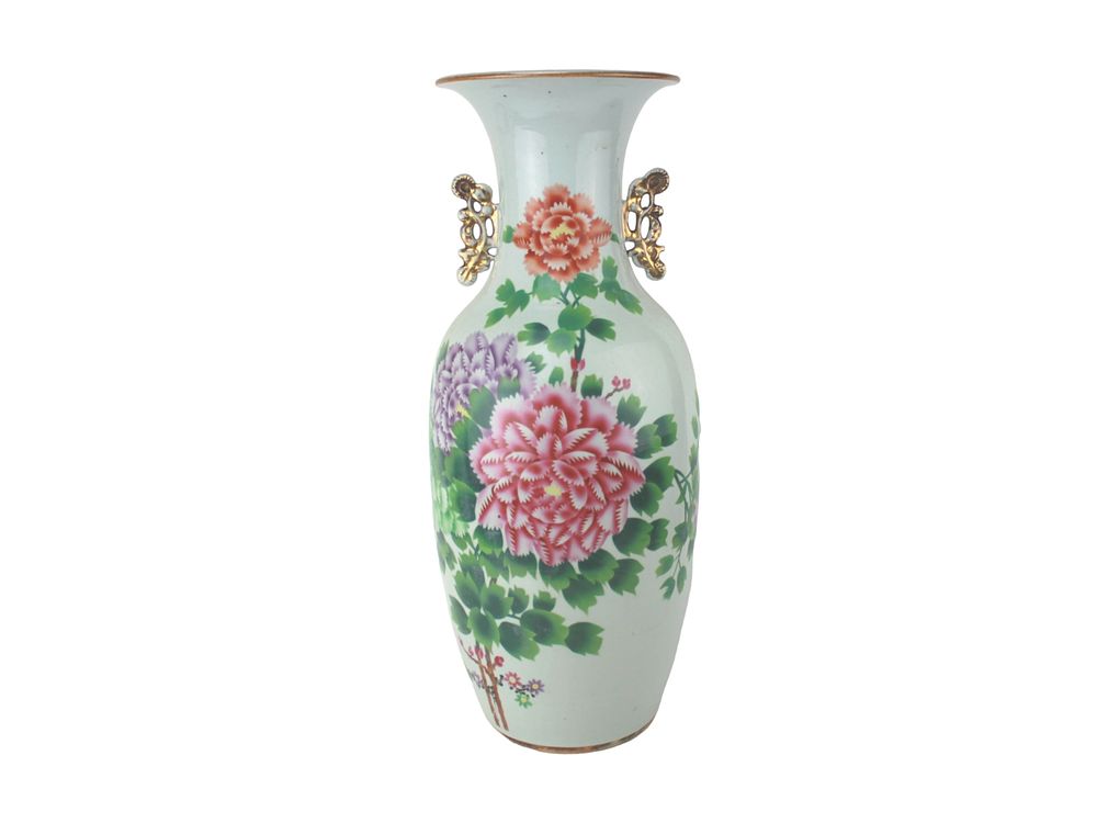 Lot 605: A Large Chinese Famille Rose Vase