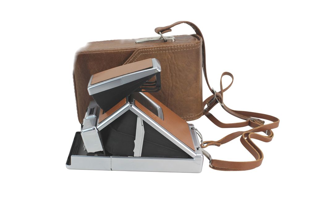 Lot 611: Polaroid SX-70 Alpha 1 Camera w/ Case