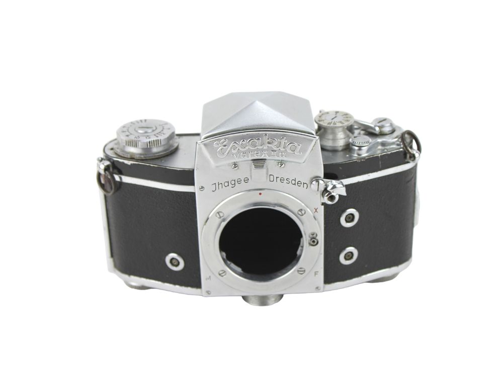 Lot 616: IHAGEE DRESDEN EXAKTA VAREX IIa SLR CAMERA BODY