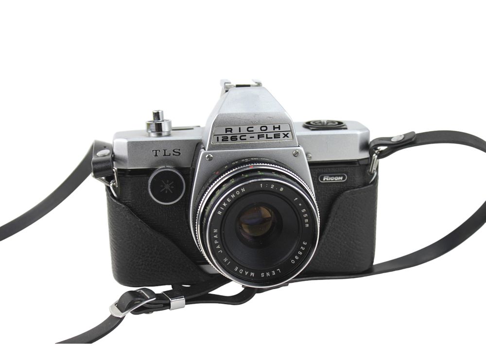 Lot 617: RICOH 126C-FLEX TLS SLR CAMERA