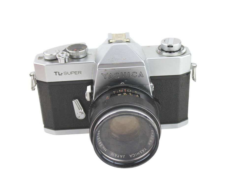 Lot 620: YASHICA TL-SUPER 35MM SLR CAMERA