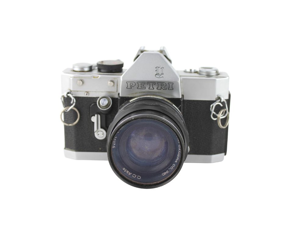 Lot 624: PETRI PENTA V6 35MM SLR CAMERA