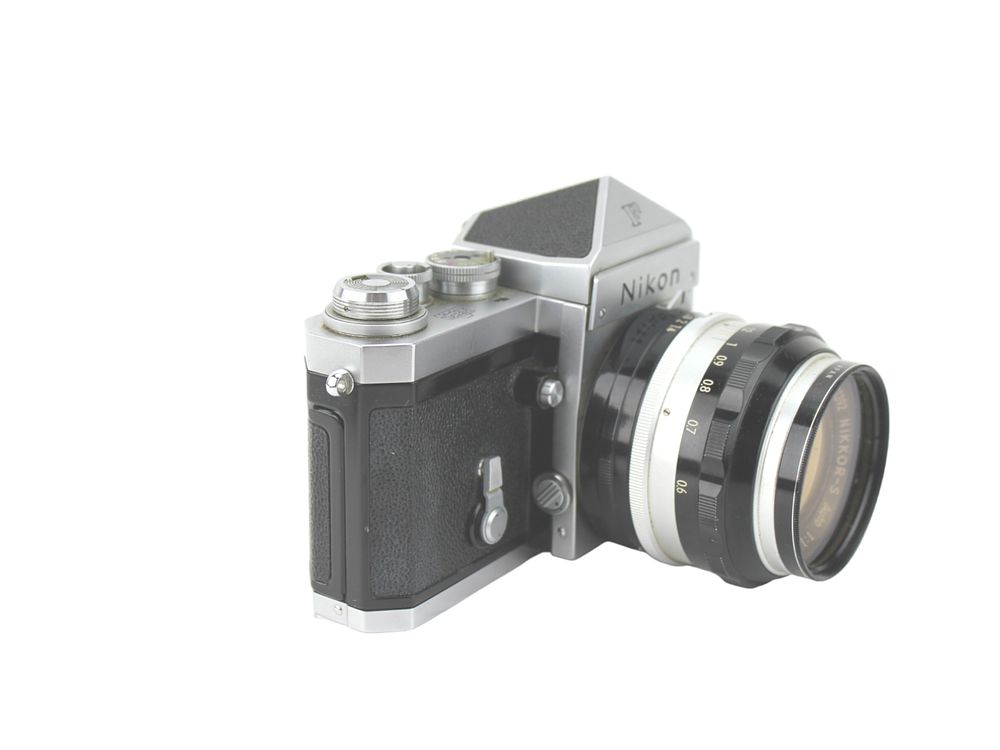 Lot 625: NIKON F SLR CAMERA