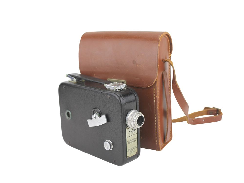 Lot 627: CINE-KODAK EIGHT-25 MOVIE CAMERA
