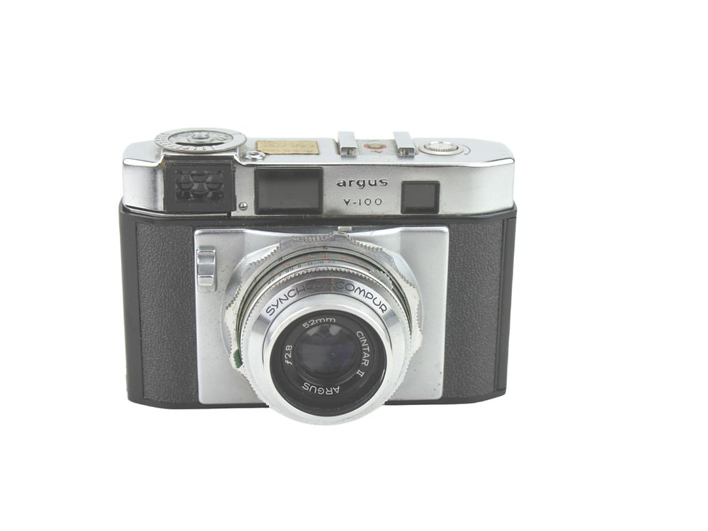 Lot 629: ARGUS V-100 35 MM CARTRIDGE CAMERA