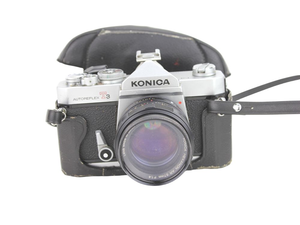 Lot 631: Konica Autoreflex T3 35 mm SLR Camera