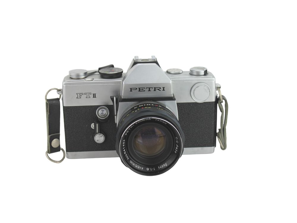 Lot 633: Petri FTII 35mm film SLR camera