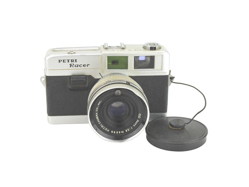 Lot 634: Petri Racer 35mm rangefinder camera