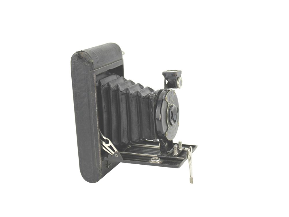 Lot 652: Kodak Eastman Vest Pocket Model B 127 film Camera