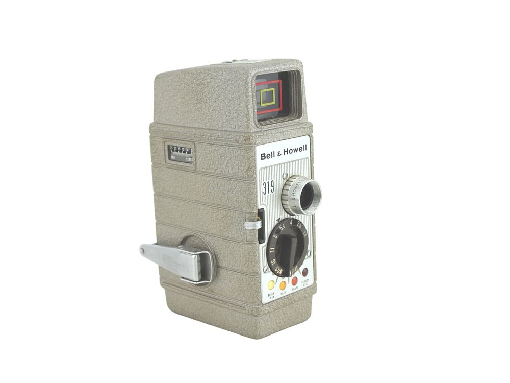 Lot 657: BELL & HOWELL 319 8MM MOVIE CAMERA
