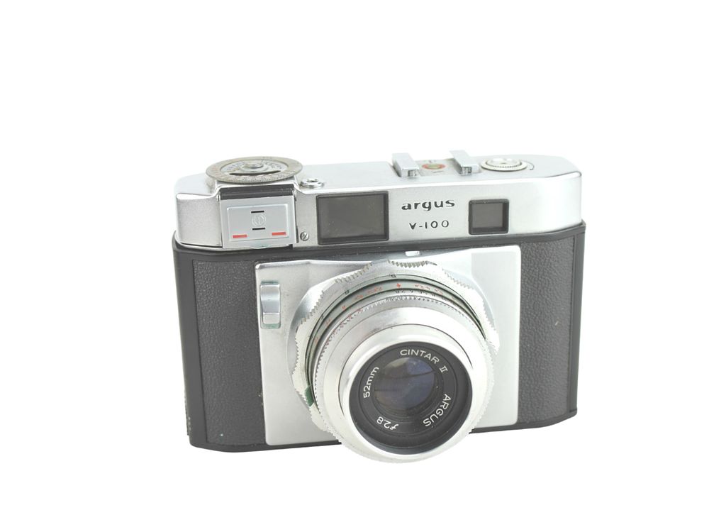Lot 660: ARGUS V-100 35MM RANGEFINDER CAMERA