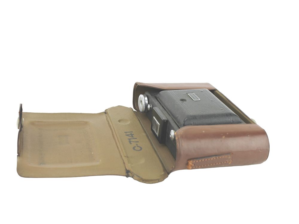 Lot 661: KODAK EASTMAN VIGILANT SIX-20 620 FILM CAMERA