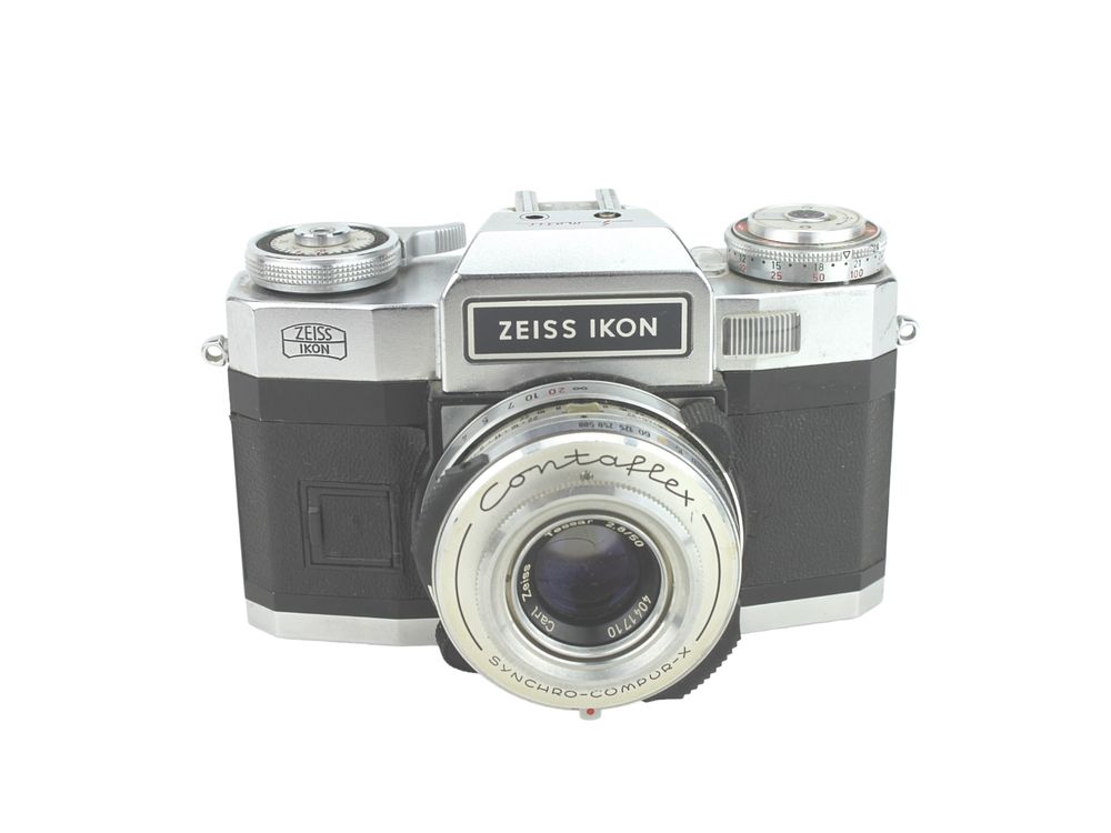 Lot 668: ZEISS IKON CONTAFLEX SUPER BC 35MM SLR CAMERA